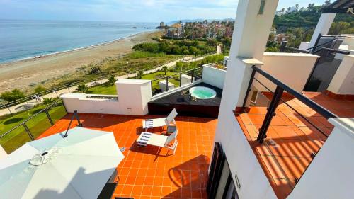 Casares del Mar Apartment | Exclusive luxury frontline beach penthouse Casares del mar - Estepona
