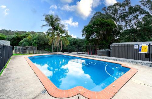 Mount Hunter House | Exclusive Manor Retreat Farm Stay Pool 5BD