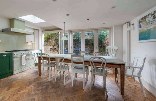 St. Helen's Apartment | Exclusive North Kensington House