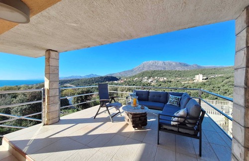 Utjeha Villa | Exclusive villa "Sea La Vie" with sauna, pool and whirlpool 5 minutes from the beach