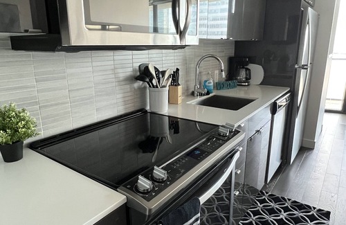 Downtown Winnipeg Apartment | Executive 2 bed Condo King bed great LOCATION downtown with laundry