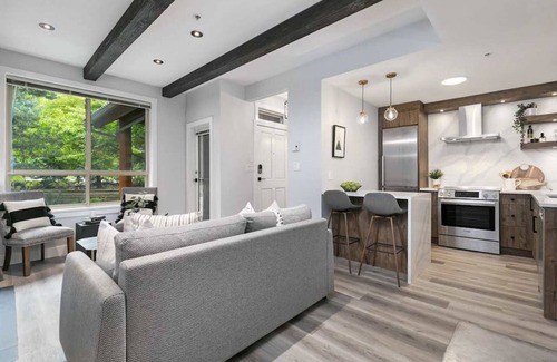 Whistler Cay Estates Condo | Executive 2BR Whistler Village Home: Sleeps 6, AC, Free Parking & Near Shops & Trail!
