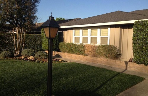 Modesto House | Executive 3/2 Quiet neighboorhood. Fully furnished 2 car garage.
