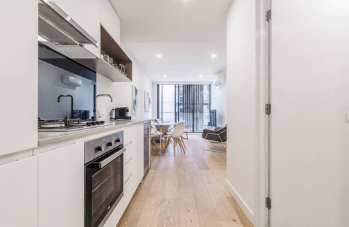 Bundoora Apartment | Executive Comfort Living Near La Trobe & RMIT Uni