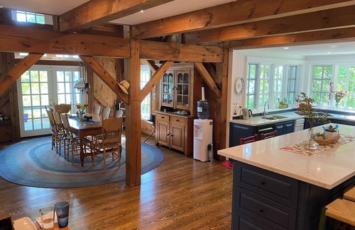 Muskoka Lakes Cottage | Executive Lake Muskoka Island Cottage/Boathouse for Rent