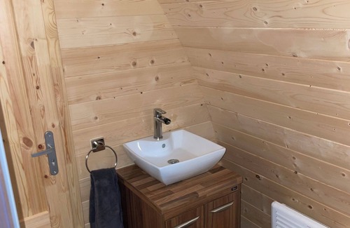 Watch House Village Cabin | Executive Pod and Jacuzzi by the river, in Co.Wexford