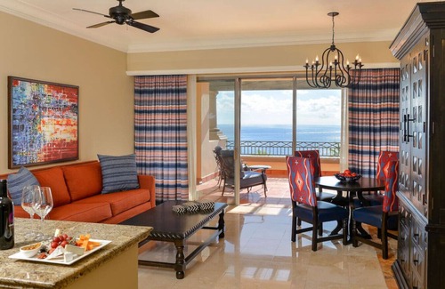 Paraiso Escondido Cabin | Executive Suite (Sleeps 6) @ Pueblo Bonito Sunset