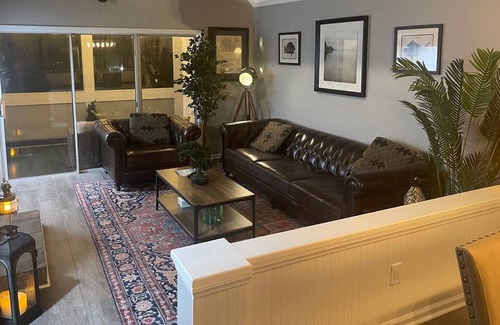 University Place House | Executive Townhome