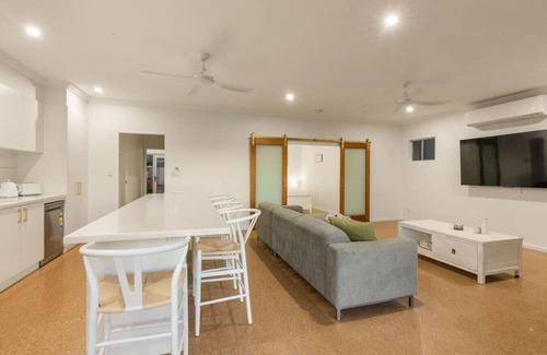 Exmouth House | Exmouth Retreat -3x3 on the canal