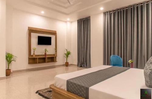 Dharampur Apartment | Exotic Stays I The Classy Castle I Property of the year I Serviced Villa I Couple Friendly I Pvt Balcony I Open Air Terrace I Bonfire I Kasauli