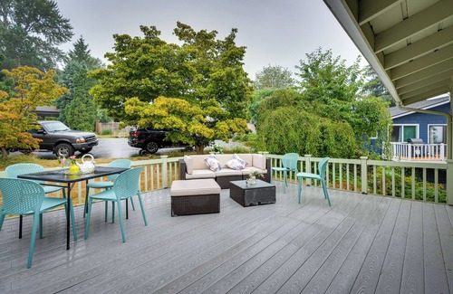 Lake Forest Park House | Expansive Lake Forest Park Home w/Private Deck!