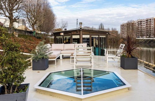 Villeneuve-la-Garenne Boat Rental | EXPERIENCE THE PARIS OLYMPIC GAMES ON THE SEINE RIVER!n