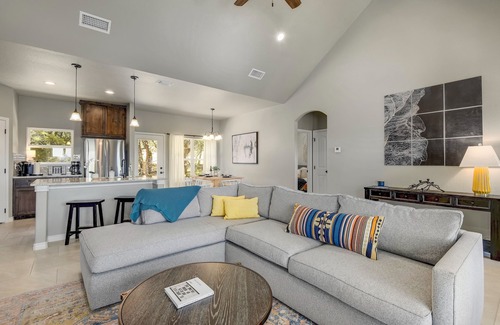 Canyon Lake Cottage | Experience hill country life & relax! Family & Pet Friendly near Canyon Lake.