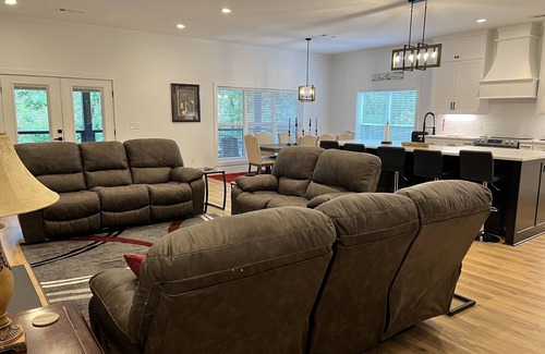 Northport House | Experience Lake Tuscaloosa views from your 5-bedroom Northport retreat