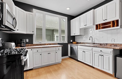 Bay View House | Experience Milwaukee's Bayview in this Spacious 3-bedroom