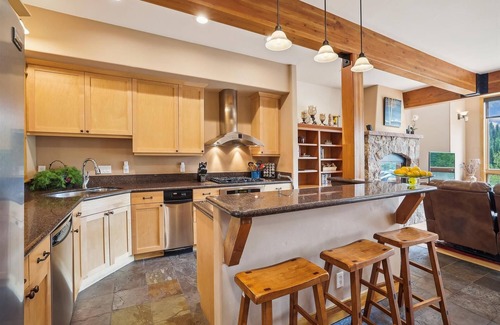 Dunkin Hill House | Experience mountain views at Alpine Vista Retreat, a spacious 3-bedroom home in Breckenridge!