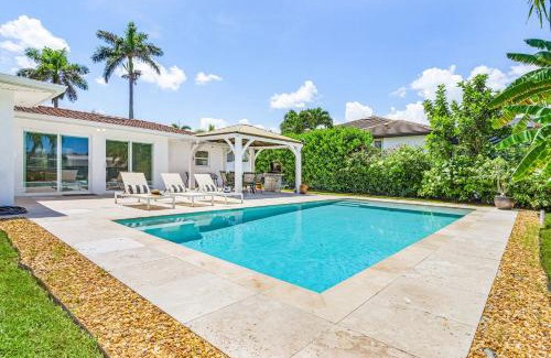 Yacht Club House | Experience Peace & Elegance - Fish House - Roelens