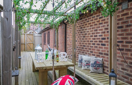Hardwicke Cottage | Experience sociable luxury with all ground floor amenities.
