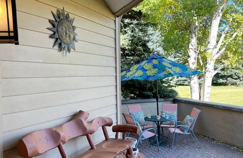 Sun Valley House | Experience Sun Valley │ Après-Ski Hot Tub on Golf Course │ Over 160+ 5☆ Reviews!