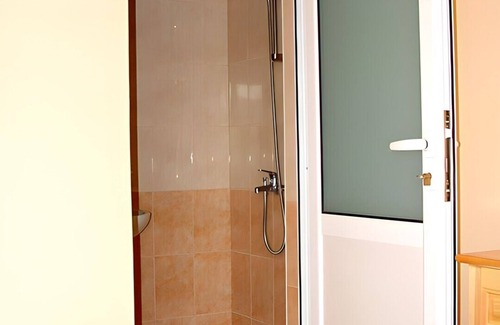 Elena Hotel | Experience tranquility living the old ways. Quiet nights, long days!