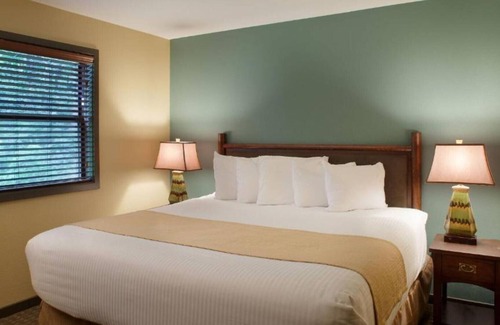 Wisconsin Dells Resort | Experience Year-Round Family Fun at Christmas Mountain Village – 2 Bedroom Villa