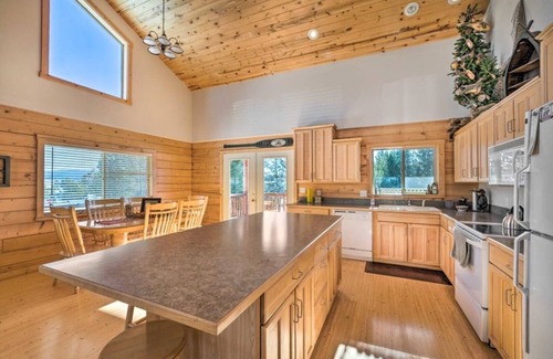 Island Park Cabin | Experience Yellowstone magic, just 27 mins awaynA.C. Sleeps 10+