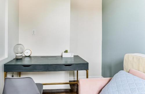 Newburgh Apartment | Explore and Work! Stylish Washington Heights Duplex