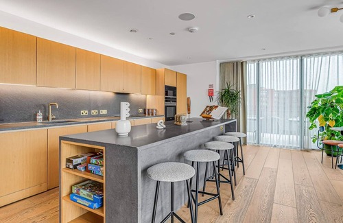 St. Pancras and Somers Town Apartment | Exploring London Wonder