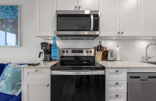 Bridgeland Apartment | Exquisite 2 Bed Condo near DT Core W/Free Parking