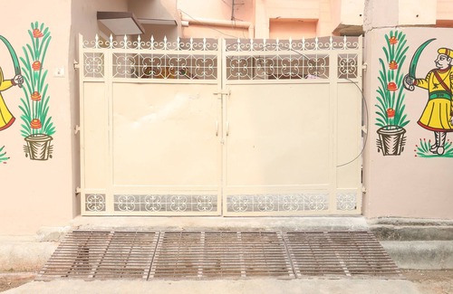 Varanasi Apartment | Exquisite 3-bedroom House with WiFi, AC in serene Varanasi