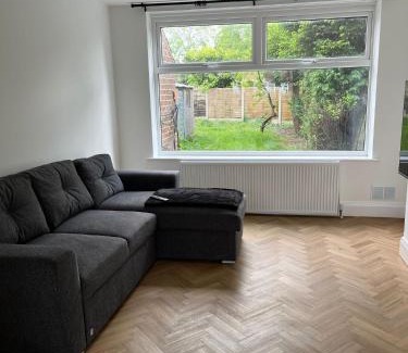 Trafford House | Exquisite 3BD Nordic Retreat with Parking
