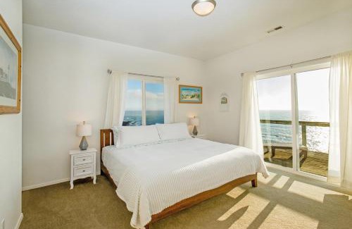 Shelter Cove Apartment | Exquisite Oceanview! by OceanviewHotTubs Oceanfront! Shelter Cove, CA Tesla EV station