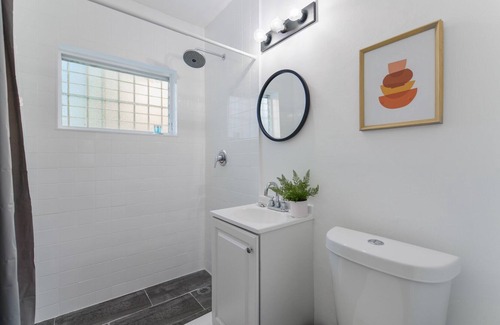 Northeast Miami Condo | Exquisite Studio 15 min from the beach