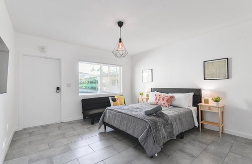 Northeast Miami Condo | Exquisite Studio 15 min from the beach