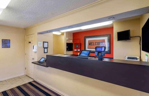 Tampa Hotel | Extended Stay America Select Suites - Tampa - North Airport
