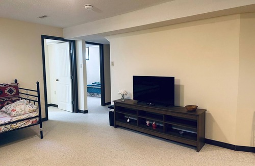 Saskatoon House | Extra spacious cozy private basement suite