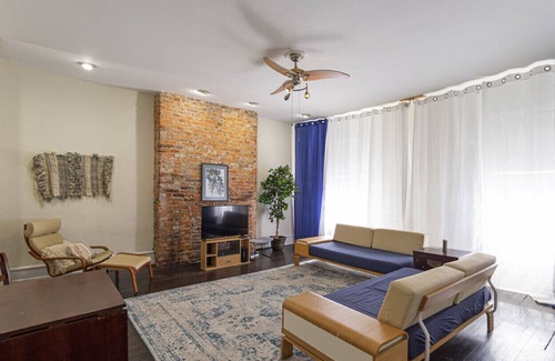 Society Hill Apartment | Extremely spacious three bedroom Society Hill apartment