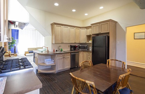 Society Hill Apartment | Extremely spacious three bedroom Society Hill apartment