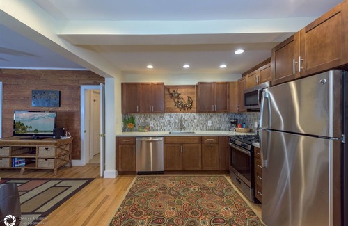 Downtown Cottage | Eyebrow Suite - 2bd/1.5ba Suite off Duval