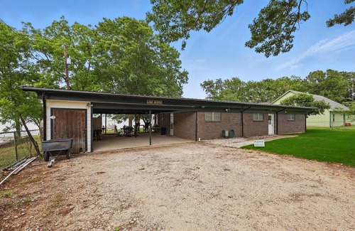 Quinlan House | EZ Access Lake House