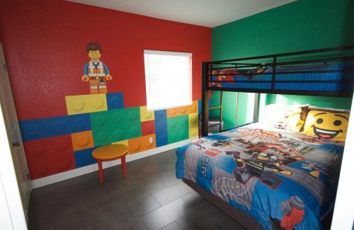 Southwest Anaheim House | F-33 Walts Place