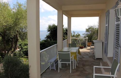 Pietranera Apartment | F2 on the ground floor of a villa beautiful sea view garden 4 pers 3 kms from Bastia