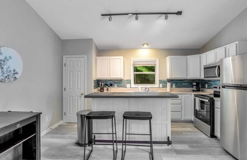 Royal Pines House | Fab South Asheville Townhome Hot Tub Pet Friendly