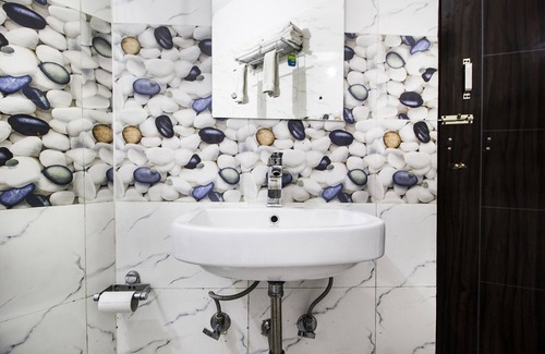 Chennai Hotel | Fabexpress Aathira Inn