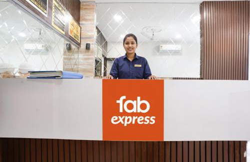 Jogeshwari West Hotel | FabExpress Good Luck Residency - Nr NESCO Exhibition Center
