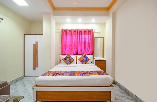 Kolkata Hotel | FabExpress Om Shanti International