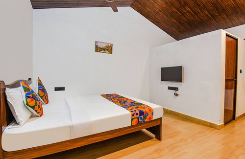 Nagoa Hotel | Fabexpress Peacock Suites