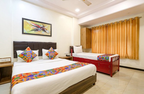 Andheri West Hotel | FabHotel Aksa Inn