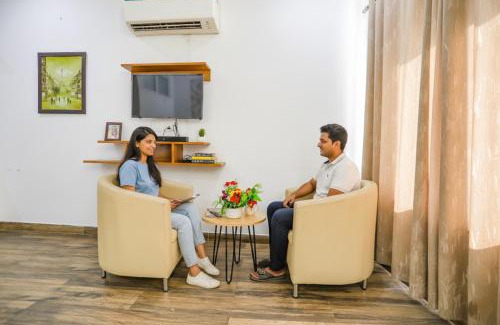 DLF Phase 3 Hotel | FabHotel Aravali Suites
