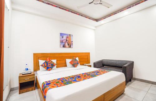 Sector 31 Hotel | FabHotel Emoji Stays